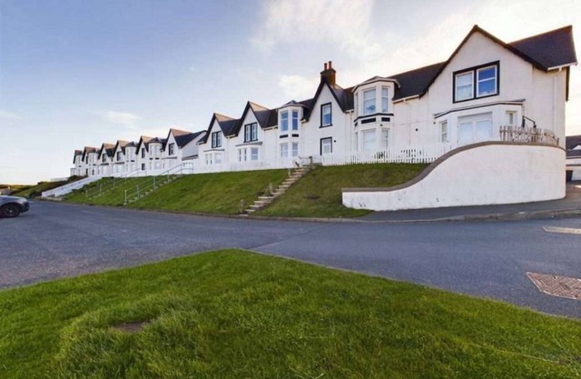 The Beaches, beachfront 2 bed home with seaviews in Banff Aberdeenshire