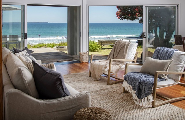 The Beachhouse- absolute beachfront!