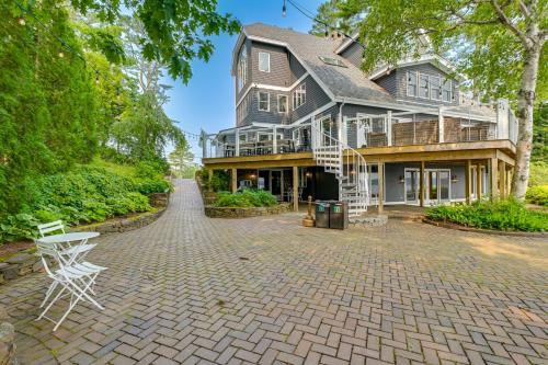 The Beachhouse Retreat with Prescot Bay Views!
