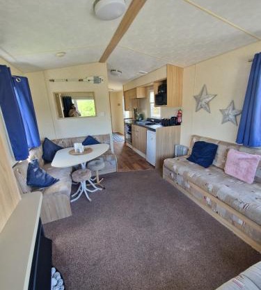 The Beachside Retreat 3 Bedroom Pet Friendly in Clarach Bay