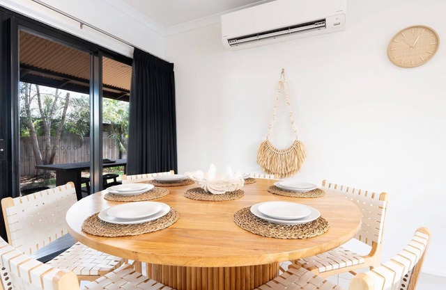The Beachwood Nest - Holiday Home with coastal vibe and below ground pool