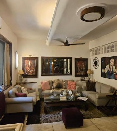 The BeautIFUl BollyWooD HOME 2BHK in Bandra