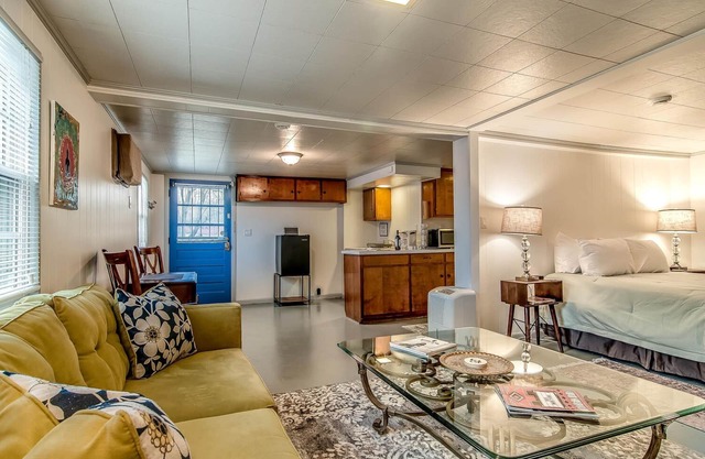 The Berrywood - Walkable Studio in Hip East Nashville