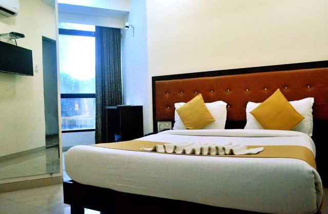 THE BEST HOTEL MUMBAI
