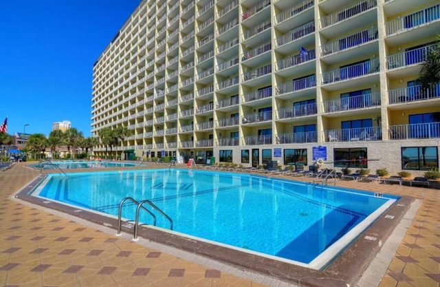 THE BEST LOCATION & AMAZING SUNSETS~4 POOLS~TIKI BAR~KID ZONE on the Beach!