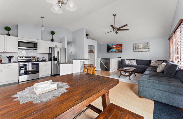 The Best NE Riverfront Dist Home! Large & Mod: 6 BDR & close to all Minneapolis