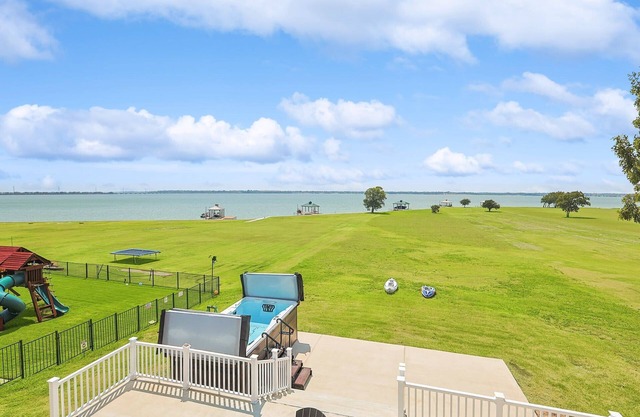 The Best of Lakeside Living - Luxury at its Finest