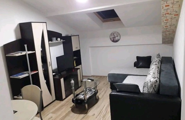 The best private apartment! Modern, clean. On great location! There is a garage