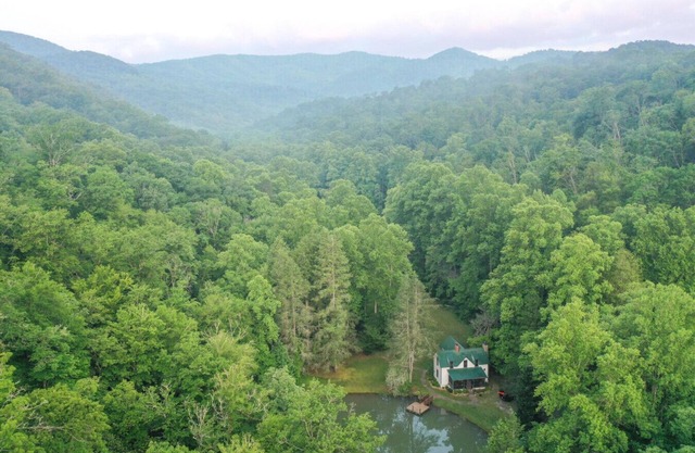 The Big Creek Lodge Pisgah