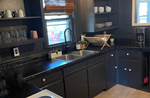“The Biking Bungalow” only 2 blks from Cuyuna bike trails and downtown Crosby!