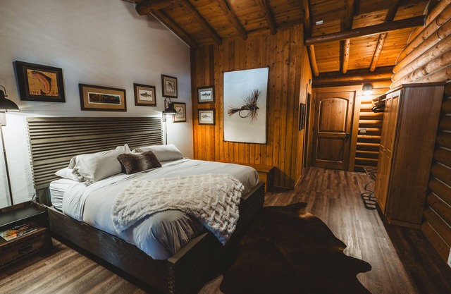 The Bitterroot Mile Club Cabin Room on The Bitterroot River