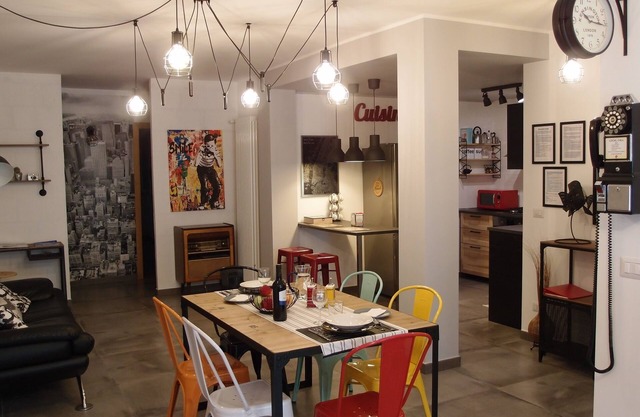 La casa del perro negro: todos NUEVO apartamento retro e industrial cerca de Bari