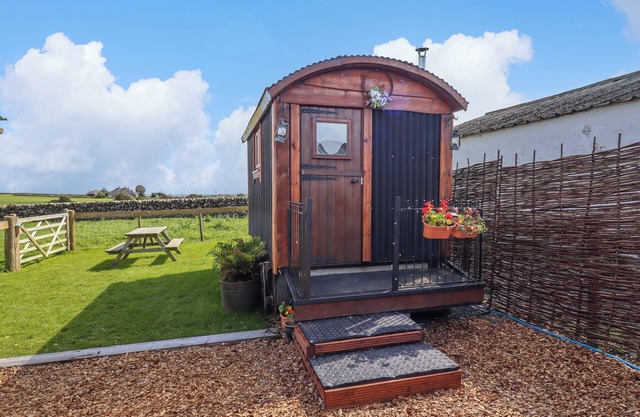 THE BLACK SHEEP, pet friendly, character holiday cottage in Whithorn