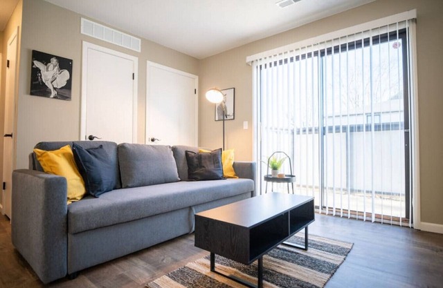 THE BLACK STRAT – an iconic, new age apartment