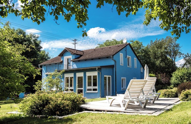 The Blue House - surrounded by greenery - Naturpark Altmühltal