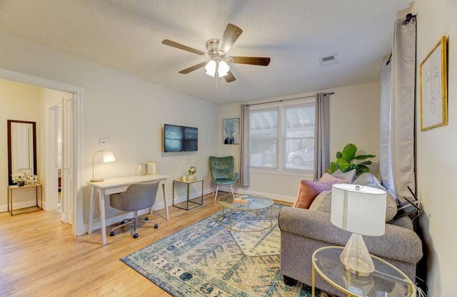 ✹ The Blue Belle ✹ Near Ft. Jackson | Pet Friendly