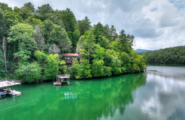The Blue Canoe | Cozy Lakefront Getaway in Blue Ridge | Rustic and Elegant