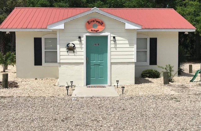 The Blue Crab at Riverwalk Cottages Unit 202B