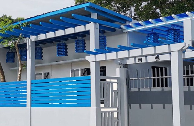 The Blue Crib - Stay On The Edge Of Paradise