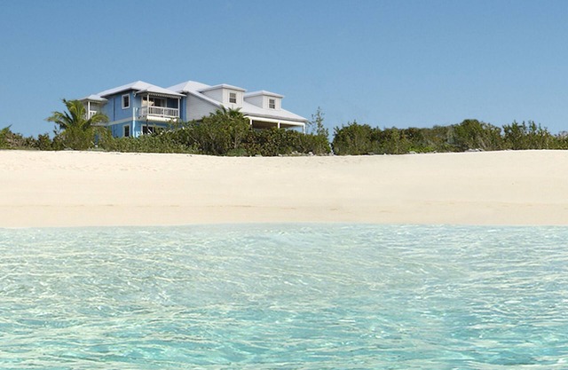 "The Blue House", una espaciosa casa frente a la playa con magníficas vistas.