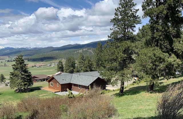 The Blue Spruce Ranch Cascade and Teanaway Valley Views and Sunsets