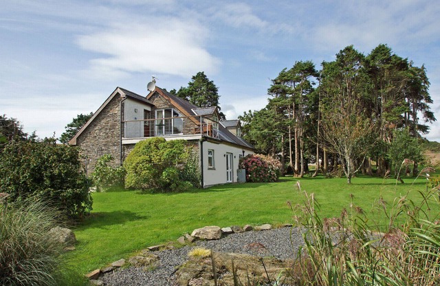 The Boathouse - Three Bedroom House, Sleeps 6