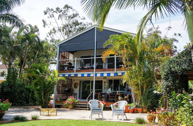 The Boathouse: relájate frente al canal con un embarcadero