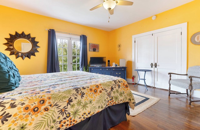 The Bohemian Gator En Suite is just a quick stroll to the beach and Flagler Ave
