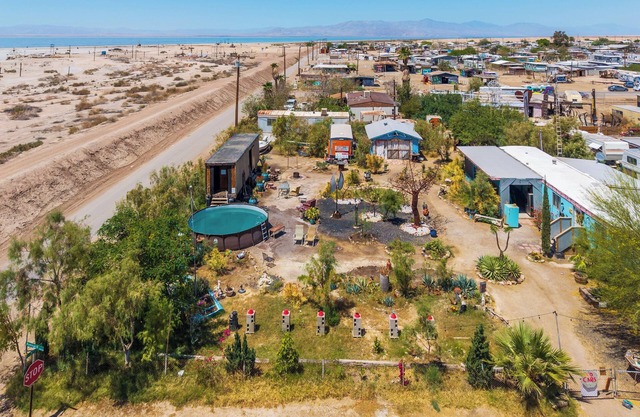 The Bombay Beach Institute: Surreal 3BR Art House by the Salton Sea, WiFi & A/C