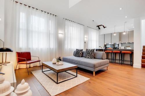 The Borough Collection near London Bridge and Borough Market - by Short Stories London