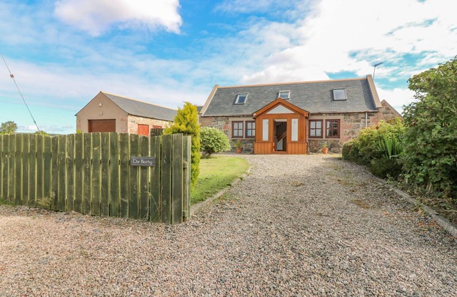 THE BOTHY, pet friendly, with a garden in Hatton, Aberdeenshire