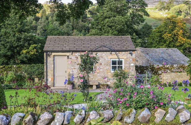 Los Bothy, ARNCLIFFE