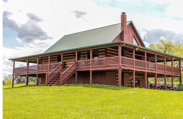 The Bourbon Lodge - Log home escape, Bourbon Trail, sunsets, peaceful retreat