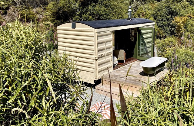 The Box Car (Outdoor Private Bath)