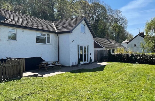 THE BRAMBLES, pet friendly, country holiday cottage in Monmouth