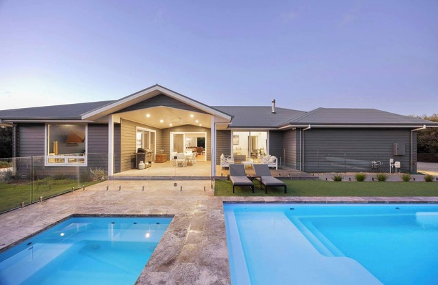 The Break Pool, Spa, Sauna & Beach