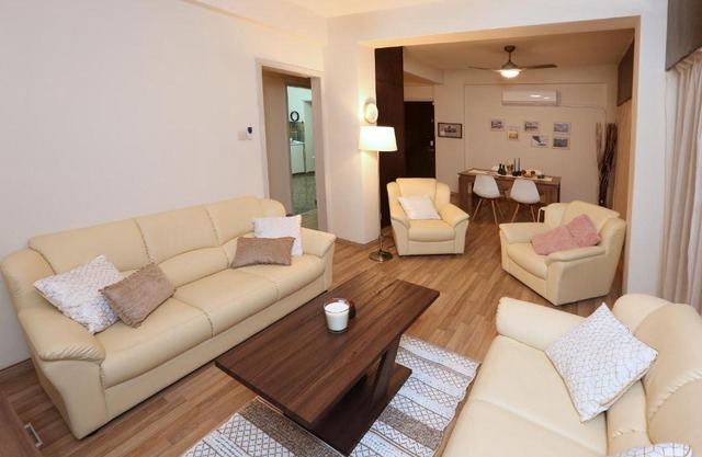 The Bridge-House Apartment