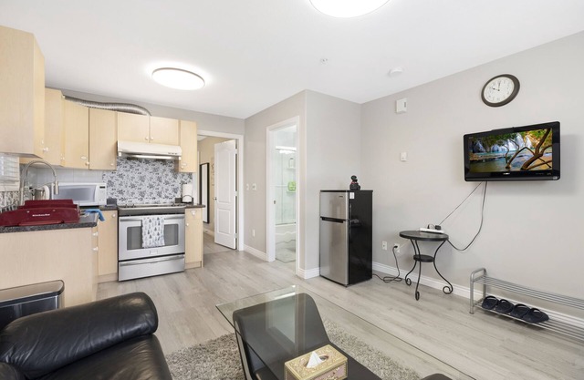 The Bright and Cozy Suite in Nice City - Vancouver!