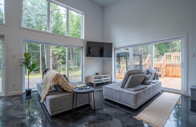 The Bright Star |Hot Tub| Pool Table | Pool |River