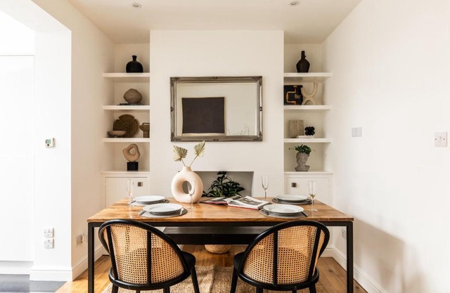 The Broadway Bath - 2 Bedrooms with parking, Central Bath