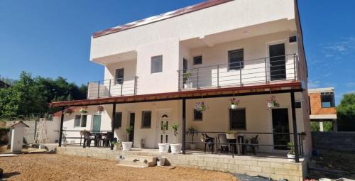 The Brothers Villa
