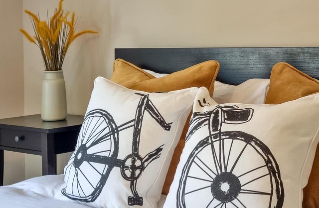 The Bs Cycle, 4 Bedroom, 2 Bathroom, House in Harrogate Centre