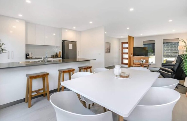 The Bungalow in the Bay Modern New 2 bed 15min/CBD