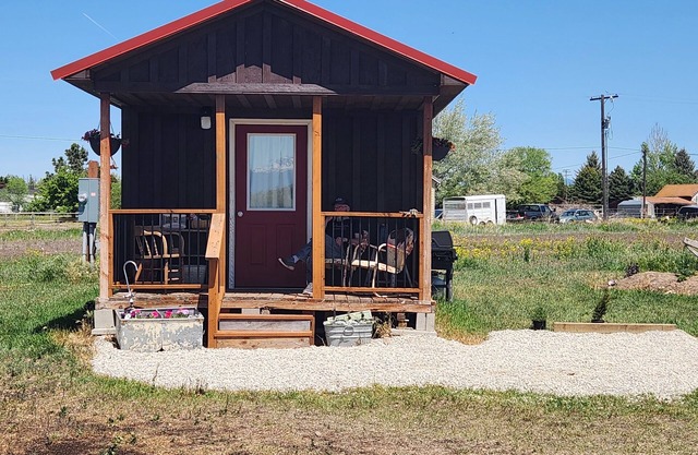 The Bunkhouse Tiny home with a farm feel.with WiFi,and AC.