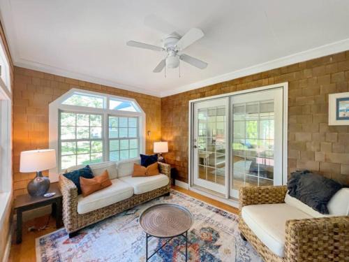 The Burkeshire Manor - Charming Family Home