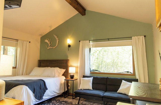 The Bush Pilot Cabin - Cozy Alaskan Retreat Close to Town