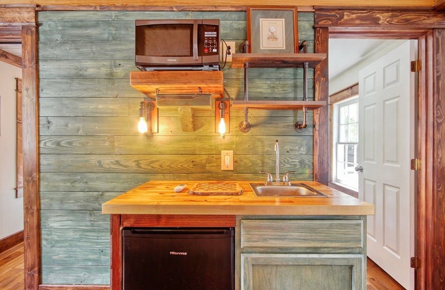 The Butler Cabin at Wedgefield Country Club