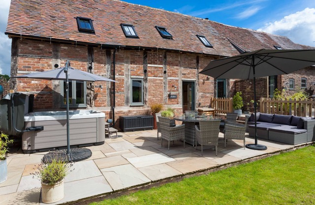 The Byre - a beautiful converted barn in Shropshire sleeping 6 guests