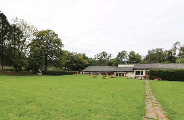 THE BYRE, pet friendly, character holiday cottage in Llandysul