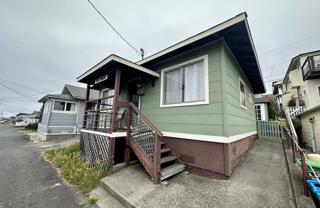 La cabaña se encuentra a una cuadra de la playa.